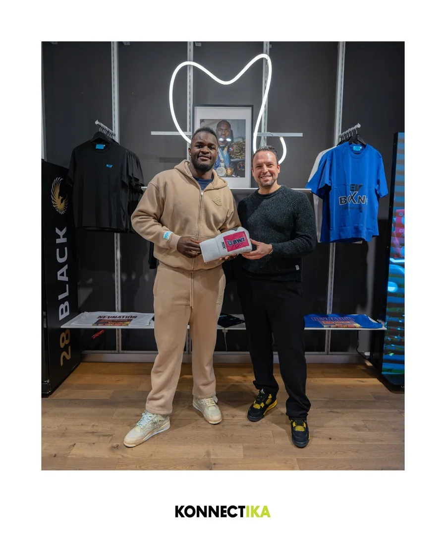 Nelvie Tiafack mit Gast im NEV Store