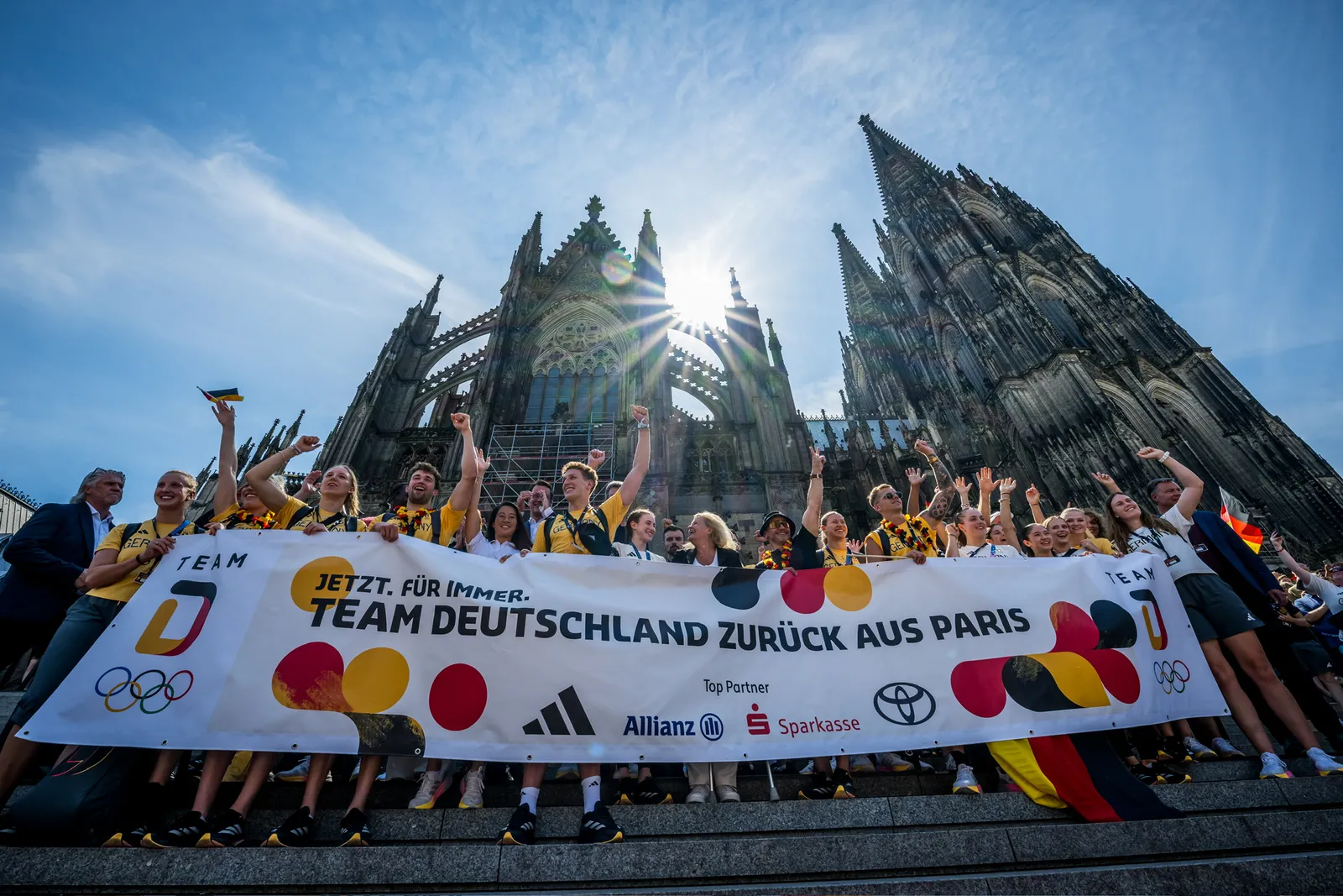 Team Deutschland vor dem Kölner Dom